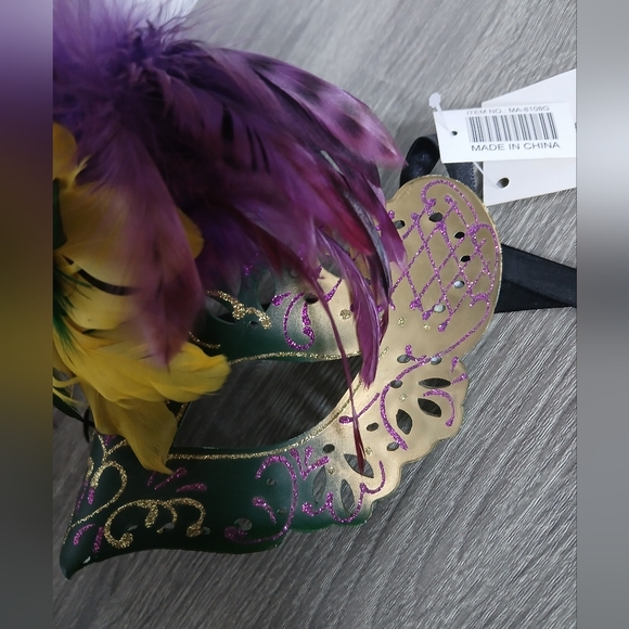 MARDI GRAS Feather Embellished Handpainted Masquerade Mask - Picture 11 of 14